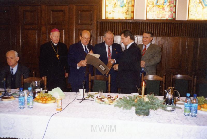 KKE 3292.jpg - Spotkanie opłatkowe u prezydenta. Olsztyn, 2003 r.